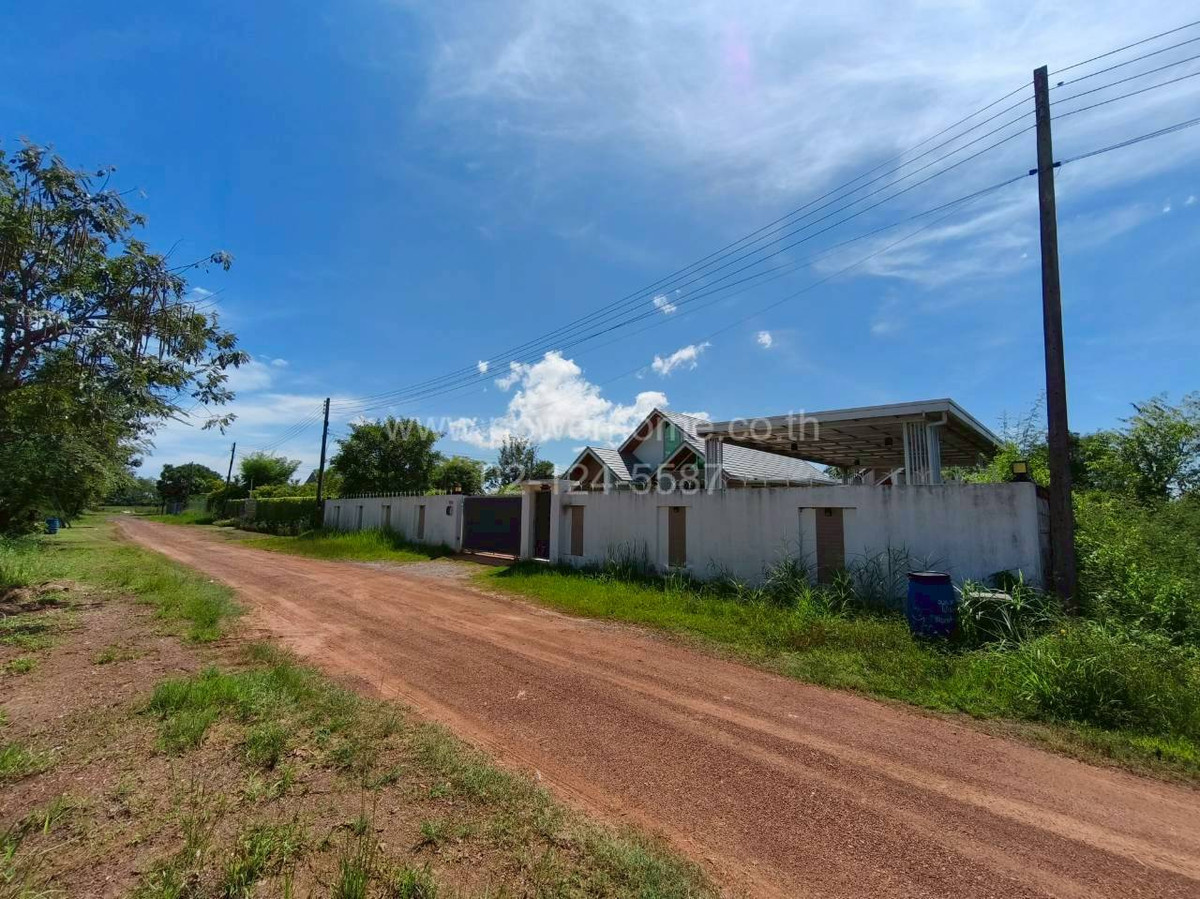 บ้านเดี่ยว 1 ชั้น พร้อมที่ดิน  ซอยโยธาธิการ ถนนสุวรรณศร ต.เกาะโพธิ์ อ.ปากพลี จ.นครนายก  Loading...