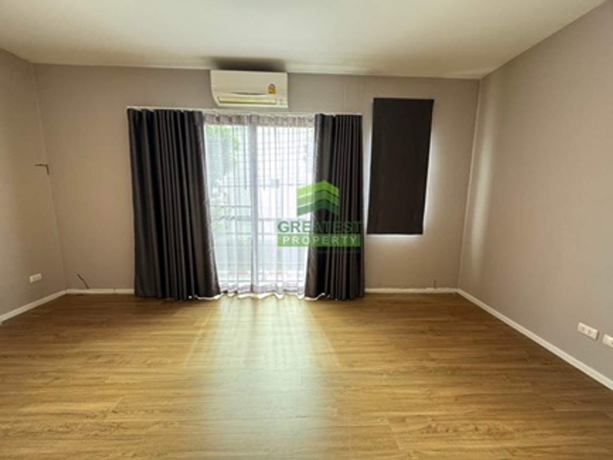 3-story townhome for sale, Baan Klang Muang, Ramintra, Watcharapol, area 26.80 sq m, fully renovated, beautiful, ready to move in, near the expressway. Loading...