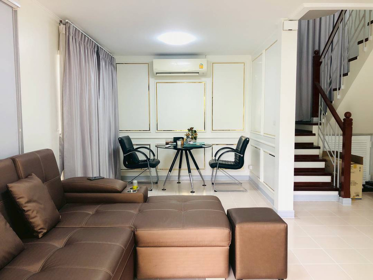 2-story detached house, Neighbor Home Village, Watcharapol, completely renovated.  Next to Sukhaphiban 5 Road, good location, convenient travel. Loading...