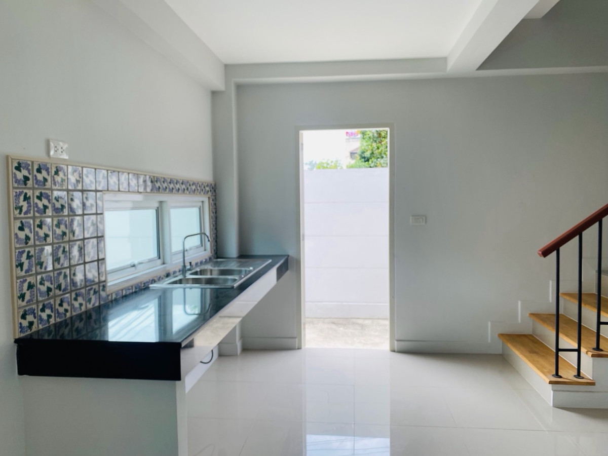 ให้เช่าทาวน์โฮมบางนา แบริ่ง ลาซาล : ซอยลาซาล24-แบริ่ง13 ให้เช่า ทาวน์โฮม 3.5 ชั้น 3จอดรถ 2ห้องนอน 3ห้องน้ำ