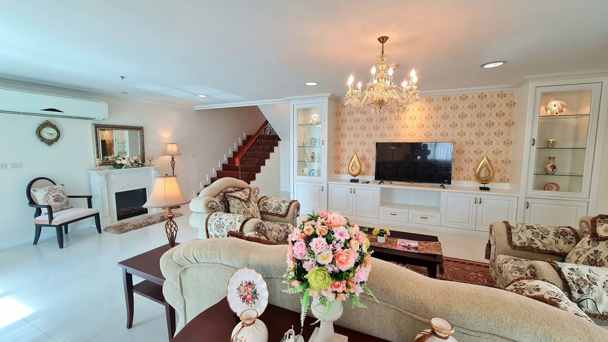 ★ Spacious Penthouse ★ ชั้น 10+ ขนาด 572.00 ตร.ม. | 4 ห้องนอน 5 ห้องน้ำ | วิวเมือง | ใกล้ BTS พร้อมพงษ์ Loading...