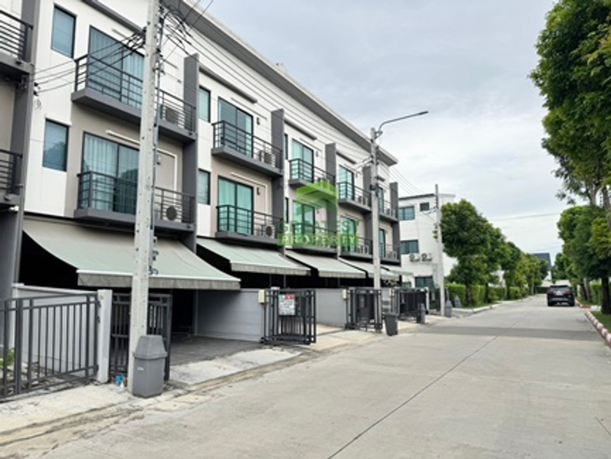 For SaleTownhomeNawamin, Ramindra : 3-story townhome for sale, Baan Klang Muang, Ramintra, Watcharapol, area 26.80 sq m, fully renovated, beautiful, ready to move in, near the expressway.