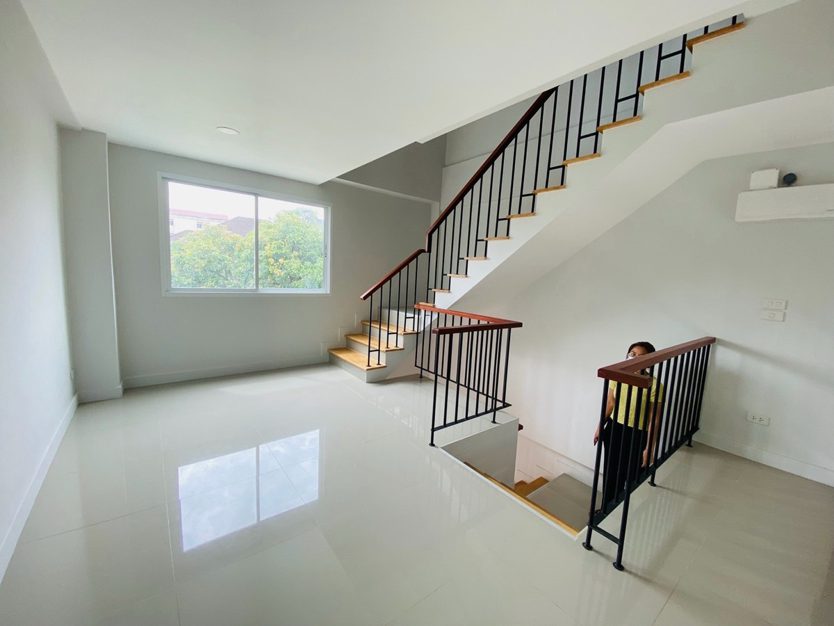 ให้เช่าทาวน์โฮมบางนา แบริ่ง ลาซาล : ซอยลาซาล24-แบริ่ง13 ให้เช่า ทาวน์โฮม 3.5 ชั้น 3จอดรถ 2ห้องนอน 3ห้องน้ำ