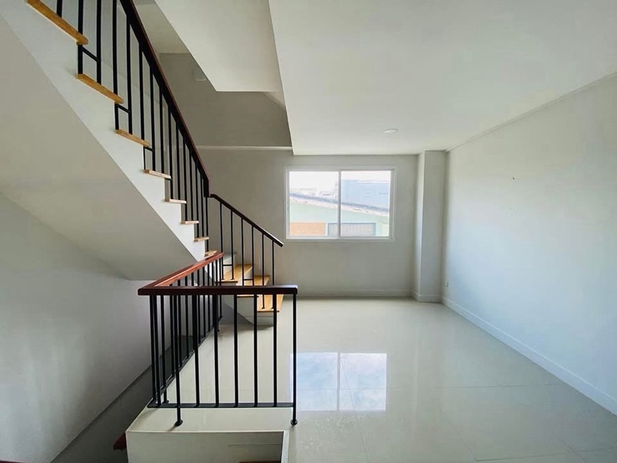 ให้เช่าทาวน์โฮมบางนา แบริ่ง ลาซาล : ซอยลาซาล24-แบริ่ง13 ให้เช่า ทาวน์โฮม 3.5 ชั้น 3จอดรถ 2ห้องนอน 3ห้องน้ำ