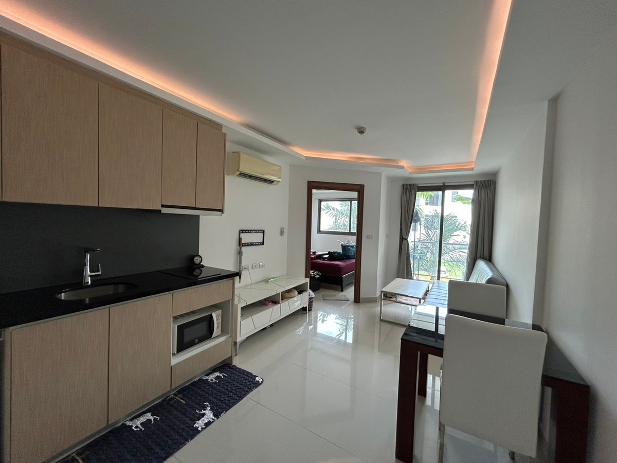 Unbeatable deal! Own a beautifully furnished condo at Laguna Beach Resort 3 – The Maldives, one of the most popular resort-style condominiums in Jomtien, Pattaya. Loading...