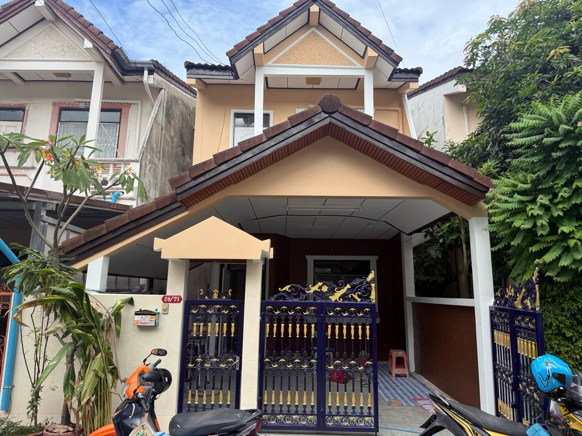 For RentTownhomePinklao, Charansanitwong : 🏠Townhouse, 2 and a half floors, 28 sq m. @ Im Amporn University 2, good location next to Ratchaphruek Road, convenient near Bang Wa BTS station.