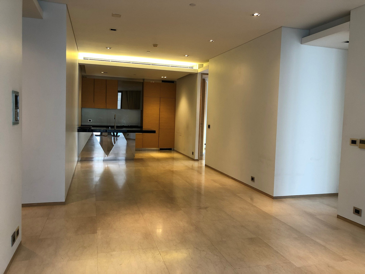 ขายคอนโดสีลม ศาลาแดง บางรัก : Saladaeng Residences 2-bedroom, close to BTS Sala Daeng station
