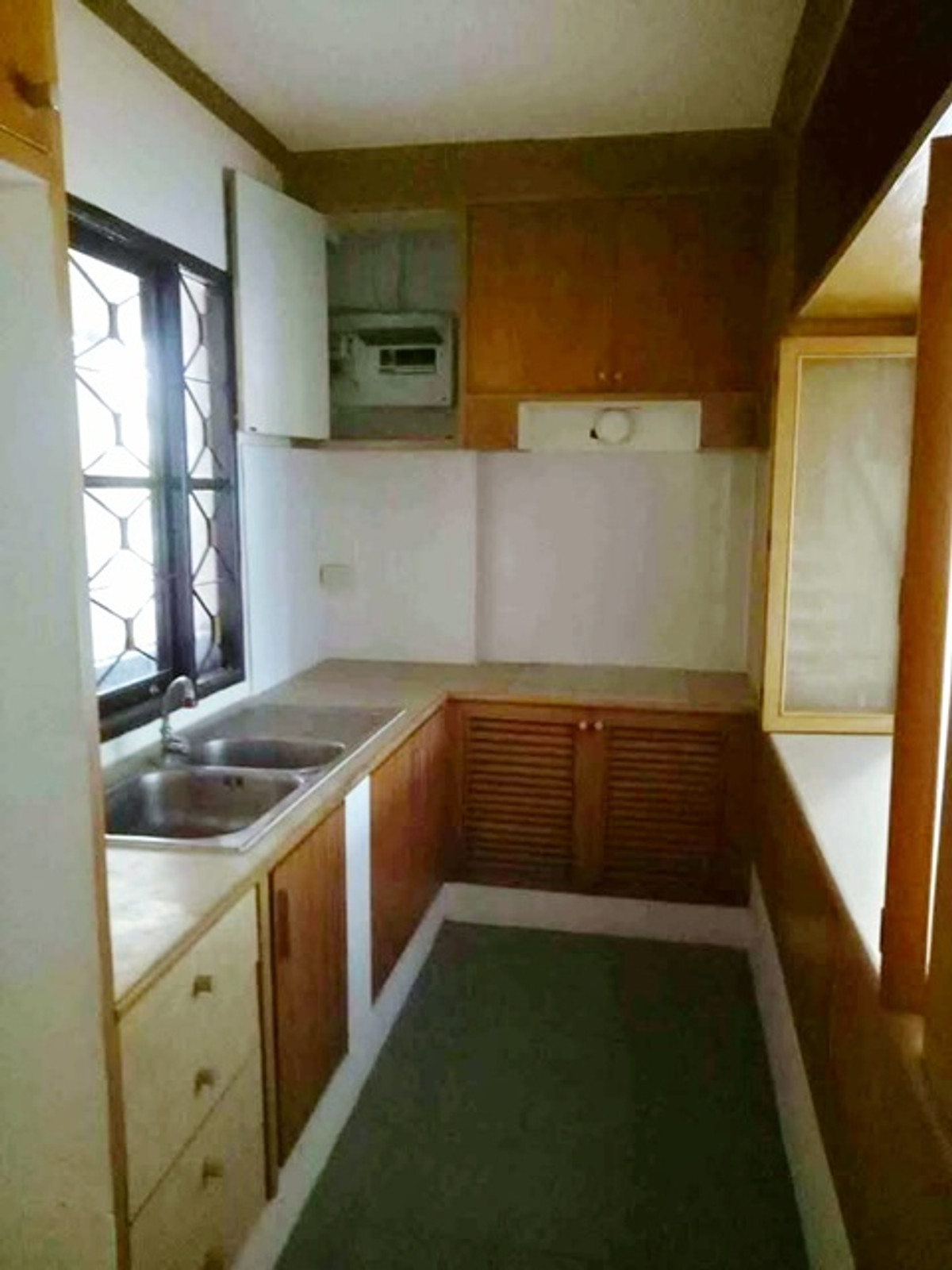 bankluai-Sai Noi MRT Khlong Bang Phai 2 km. 2-story corner townhouse for sale/rent 35sq.wa. 265 sq. Loading...