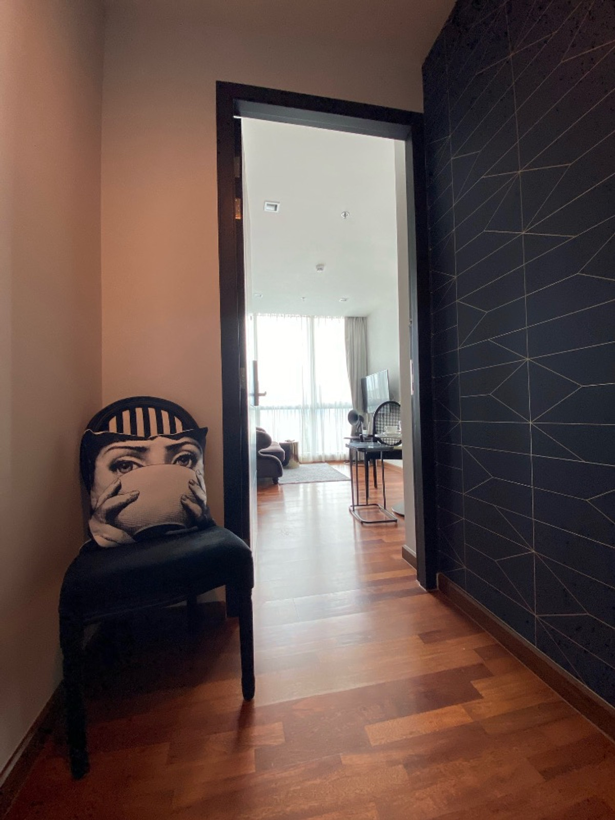 ให้เช่าคอนโดราชเทวี พญาไท : Wish Signature Midtown Siam 1【𝐑𝐄𝐍𝐓】🔥โทนน้ำเงินหรู…สงบแต่ทรงพลัง กลิ่นอายโมเดิร์นที่สะท้อนรสนิยมเหนือระดับ🔥  ติดต่อไลน์ไอดี: @hacondo