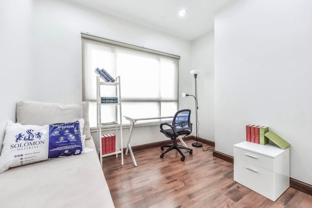 For RentCondoWongwianyai, Charoennakor : Long-term contract, negotiable - newly renovated room Q.House Sathorn 2beds 2baths, corner room, project next to BTS 0 meters.