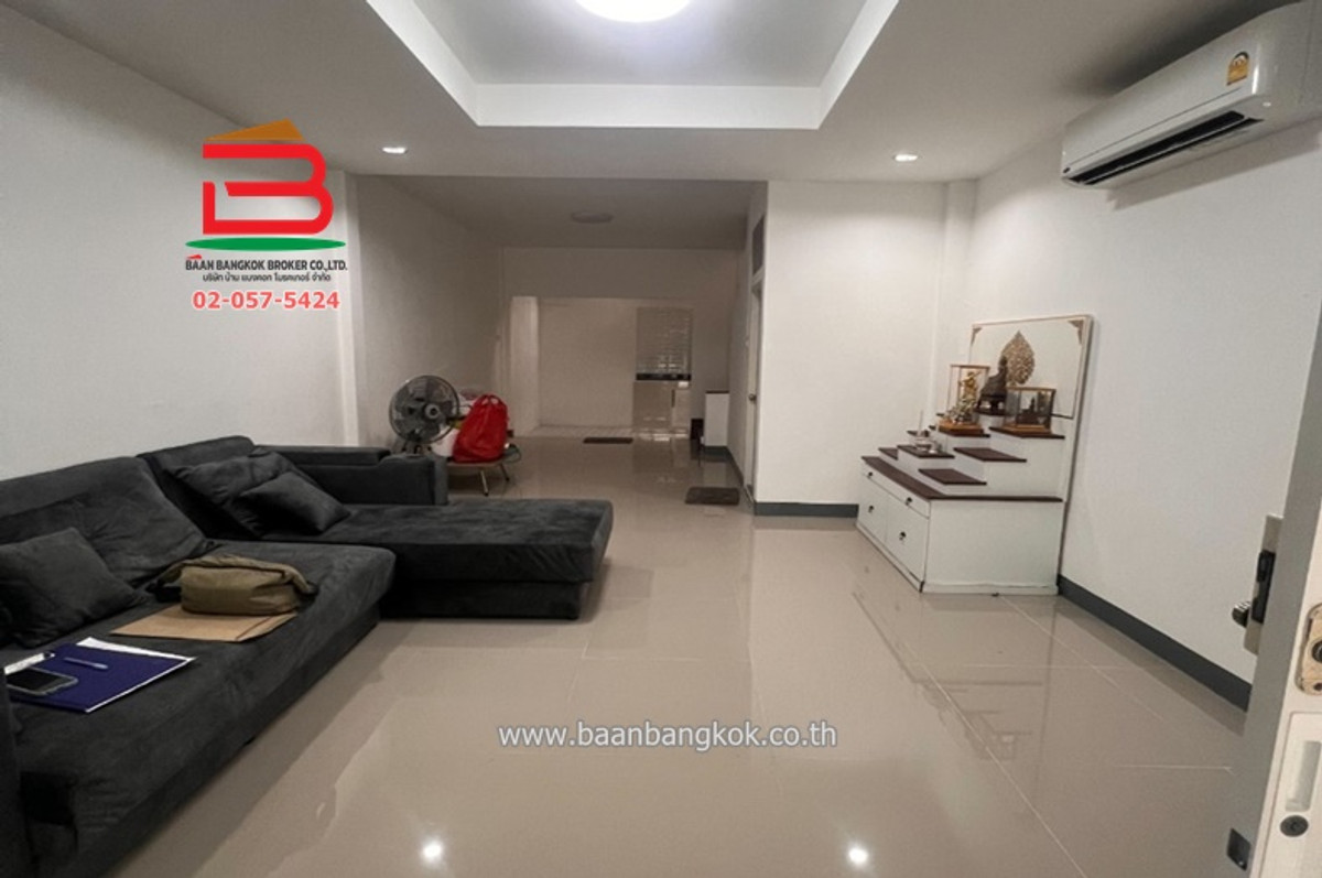 ทาวน์เฮาส์ หมู่บ้าน มนวดีพาร์ค เนื้อที่ 16 ตรว. ทำเลดี ใกล้ซอยวัดลาดปลาดุก ถนนกาญจนาภิเษก ตำบลบางรักพัฒนา อำเภอบางบัวทอง จังหวัดนนทบุรี Loading...