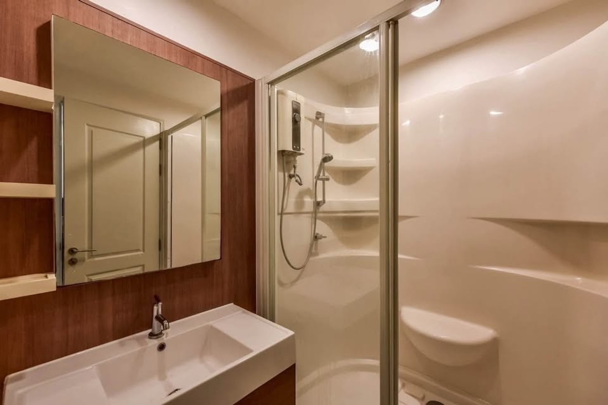 For RentCondoWongwianyai, Charoennakor : Long-term contract, negotiable - newly renovated room Q.House Sathorn 2beds 2baths, corner room, project next to BTS 0 meters.