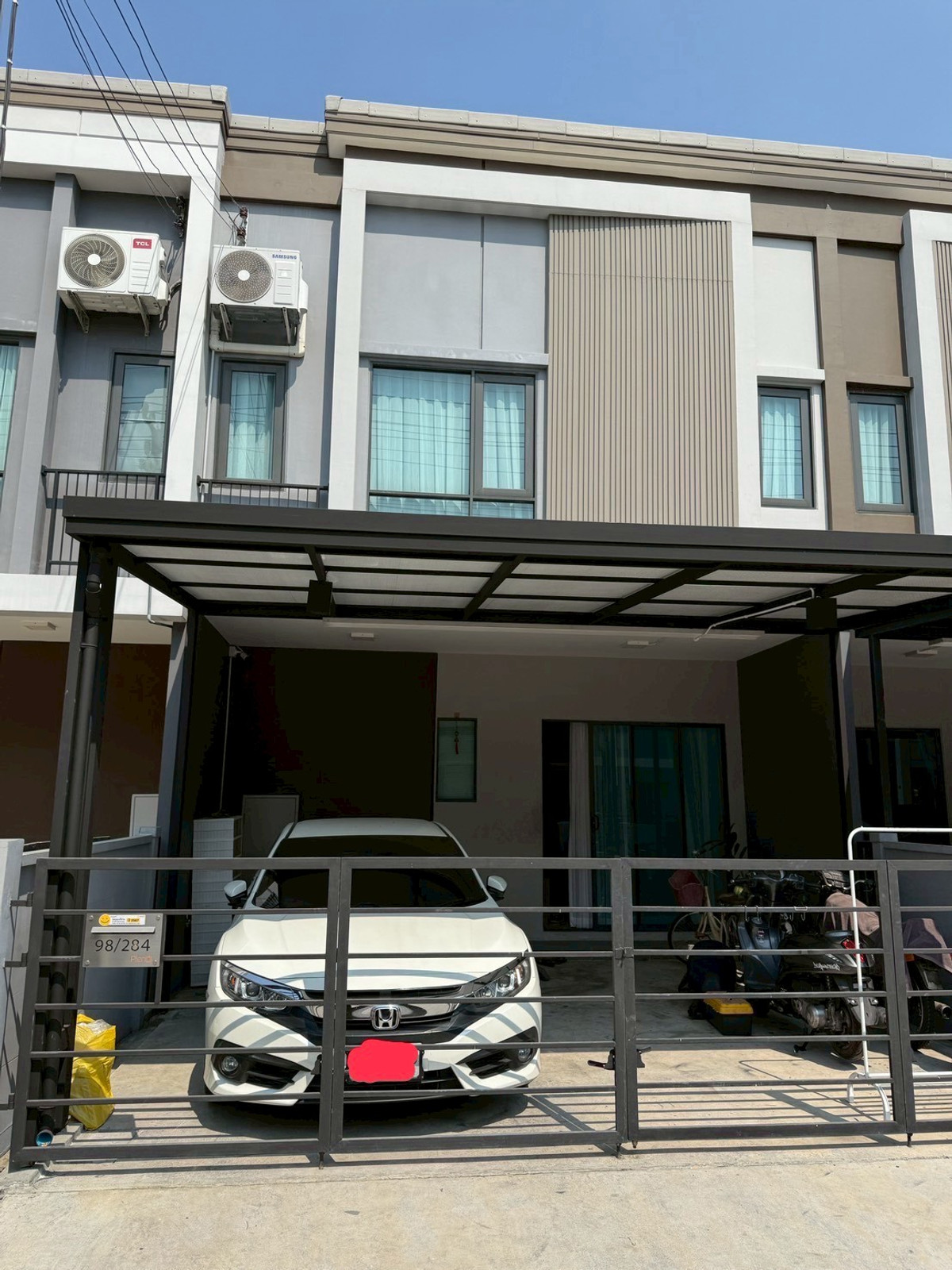 ให้เช่าทาวน์โฮมปทุมธานี รังสิต ธรรมศาสตร์ : 🏡 ให้เช่าทาวน์โฮม หมู่บ้าน Grand Pleno พหลโยธิน–วิภาวดี บ้านใหม่พร้อมอยู่ (ว่างเข้า 1 พ.ย. 68) 3 ห้องนอน 2 ห้องน้ำ 2 ที่จอดรถ พื้นที่ใช้สอย 104 ตร.ม. (ที่ดิน 17.5 ตร.วา) 🔥ค่าเช่า 18,500 บาท/เดือน