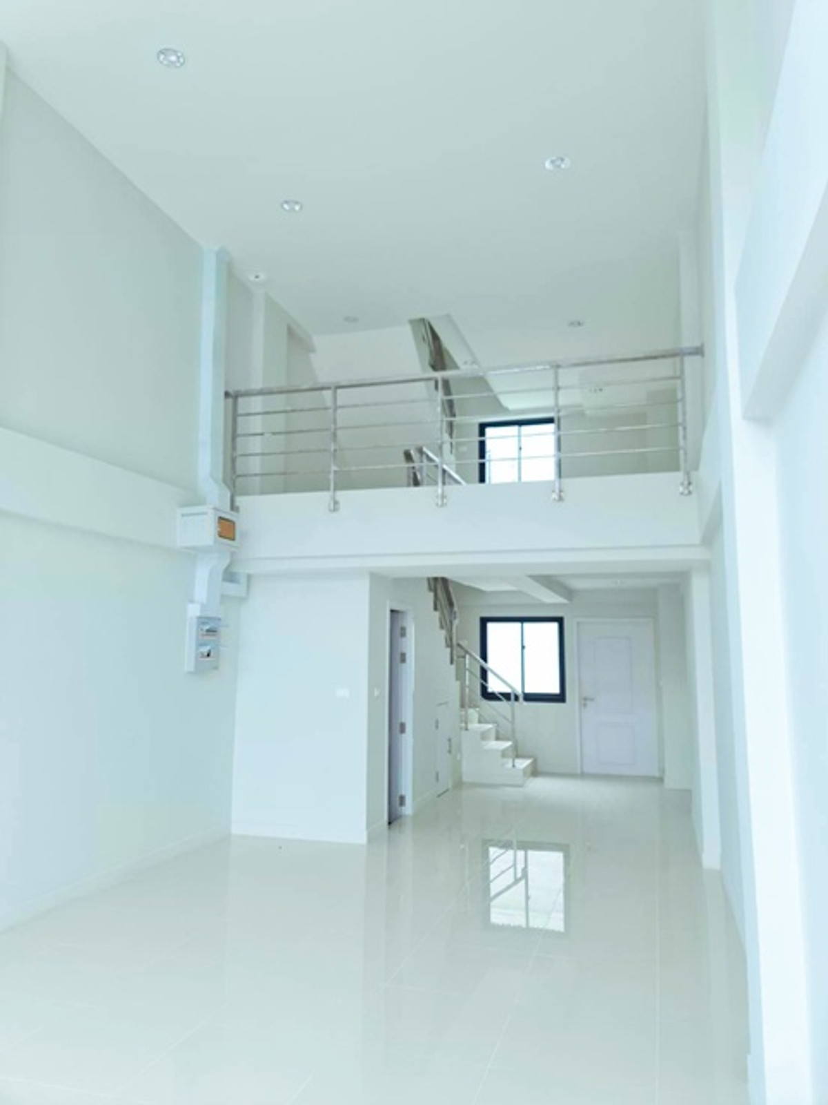 Onnut68-78 MRT SiNut 1.32 km. 4.5-story commercial building for rent 20sq.wa. 360 sq.m. 1.2 km. fro Loading...