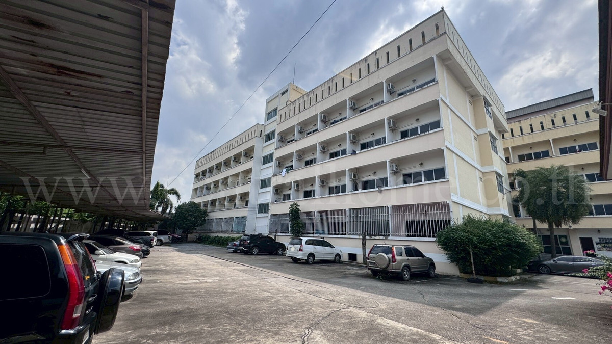 Apartment Suthana Place Samut Sakhon near Central Mahachai Loading...