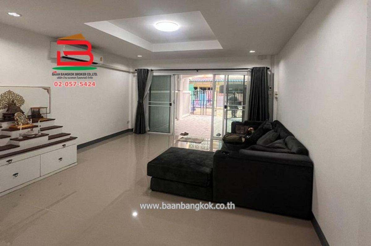 ทาวน์เฮาส์ หมู่บ้าน มนวดีพาร์ค เนื้อที่ 16 ตรว. ทำเลดี ใกล้ซอยวัดลาดปลาดุก ถนนกาญจนาภิเษก ตำบลบางรักพัฒนา อำเภอบางบัวทอง จังหวัดนนทบุรี Loading...