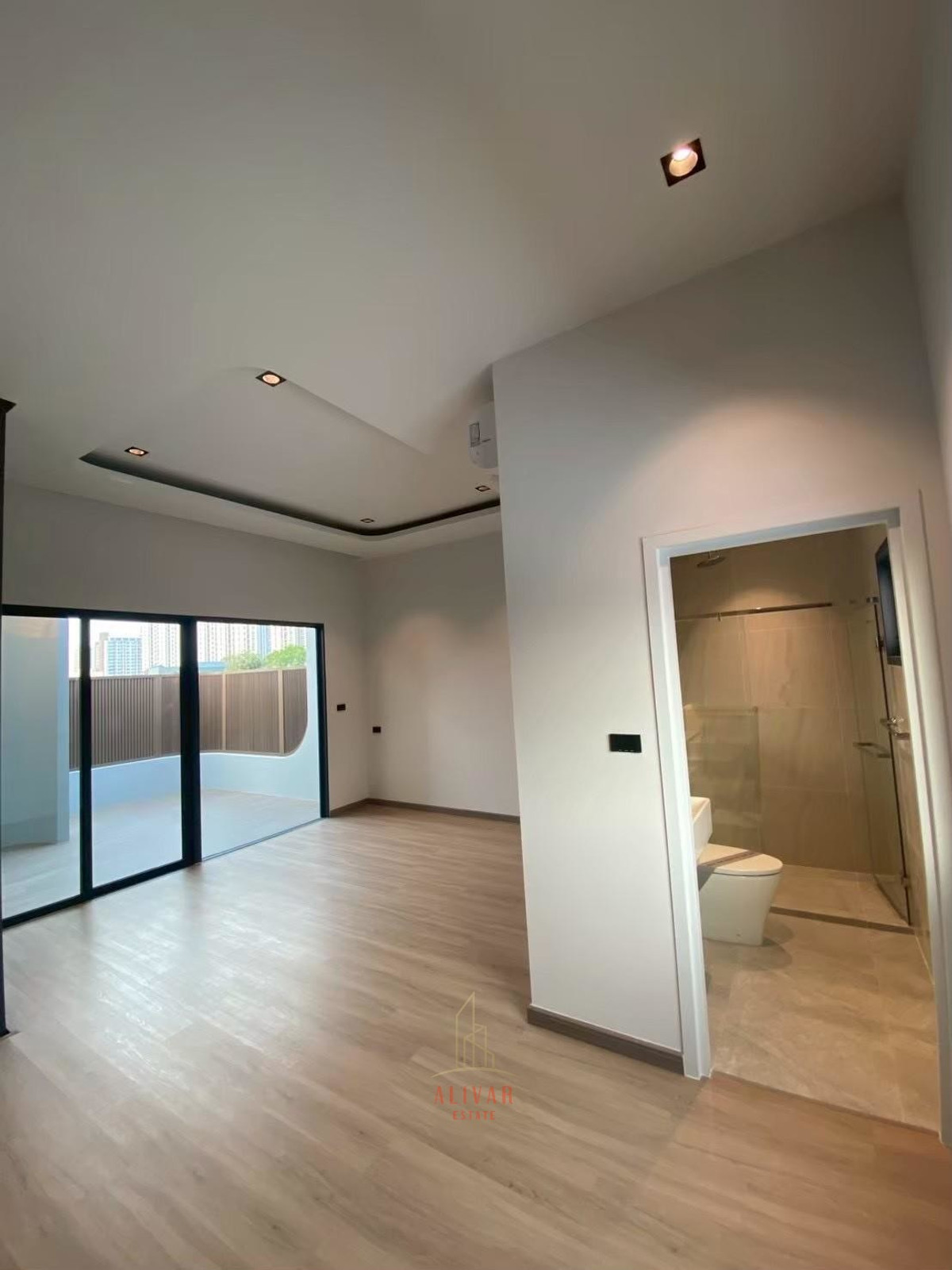 บ้านพระราม 9 เพชรบุรีตัดใหม่ RCA : RH101425 ขาย/ให้เช่า ทาวน์โฮม 4ชั้น พร้อมลิฟต์ at 89 Residence Ratchada-Rama 9 ใกล้ MRT ศูนย์วัฒธรรม