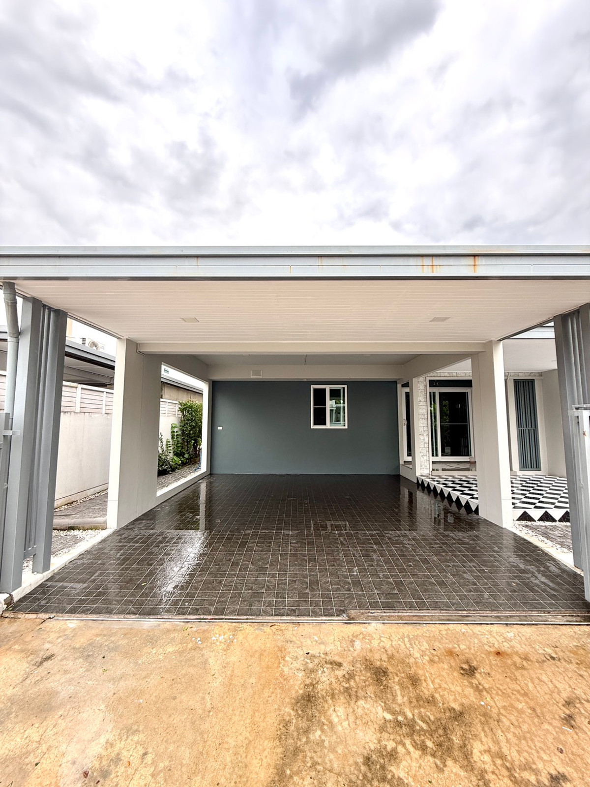 บ้านเดี่ยว 2 ชั้น โครงการ มัณฑนา เพชรเกษม - สาย 4 (หลังมุม) ถนนพุทธสาคร ตำบล สวนหลวง อำเภอกระทุ่มแบน สมุทรสาคร (ราคา 7,500,000 บาท ) Loading...