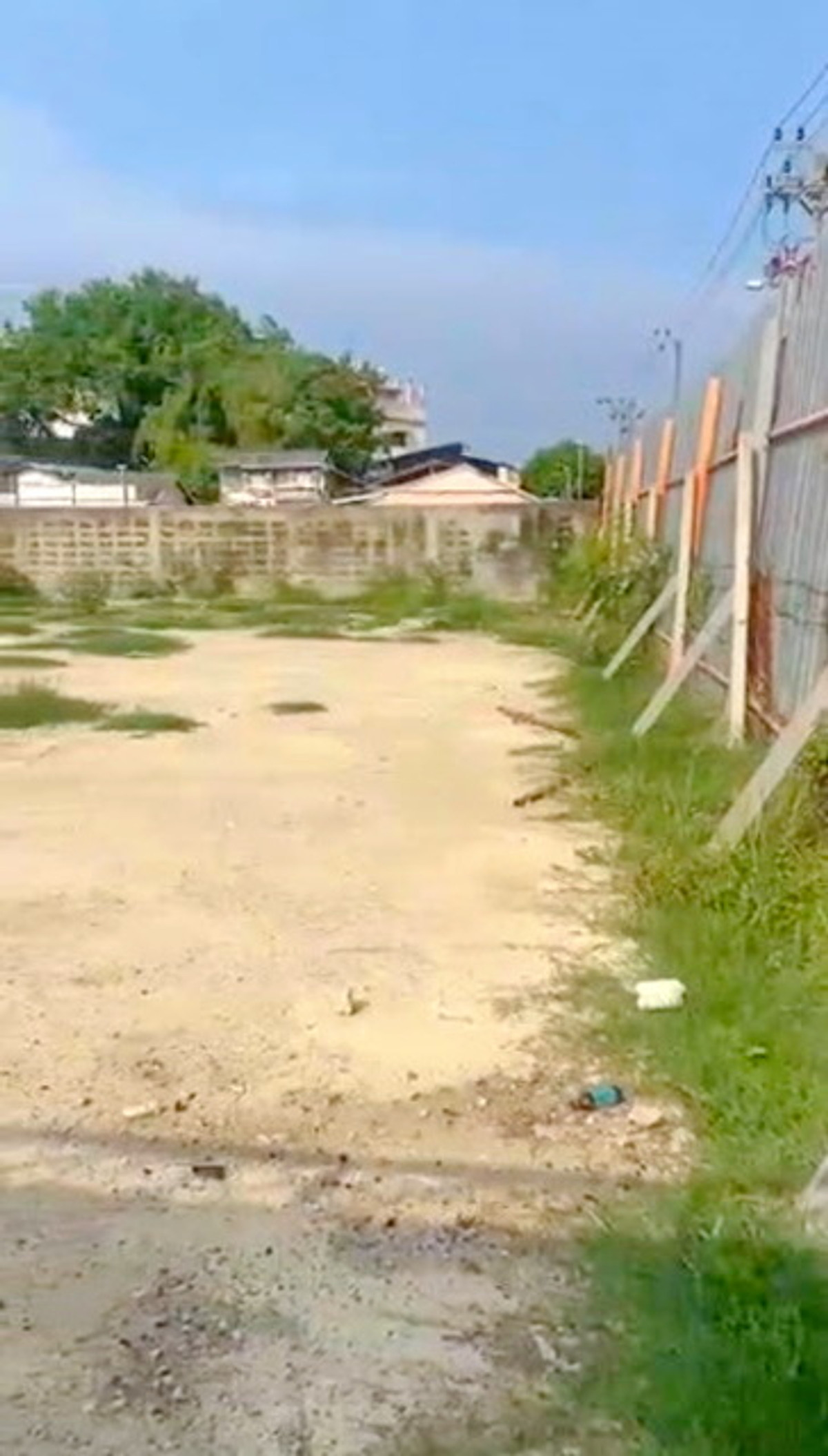 ให้เช่า ที่ดิน พร้อมล้อมรั้ว 264 ตร.วา 1064 ตรม. บางนา-ตราด17-21 700ม. หลังเซ็นทรัล บางนา โลตัส อุดมสุข40-44 Loading...