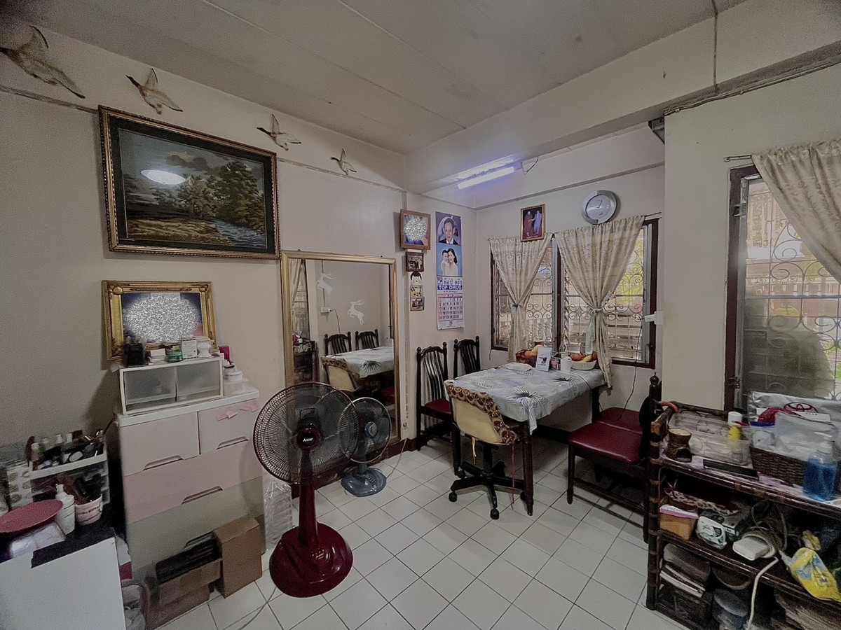 ทำเลดี ราคาจับต้องได้!!! ขายทาวน์โฮม โครงการหมู่บ้านรัตนาธิเบศร์ (Rattanathibet Village) บ้าน 2 ชั้น 2ห้องนอน ราคาล้านต้นๆ เหมาะรีโนเวทมาก! Loading...