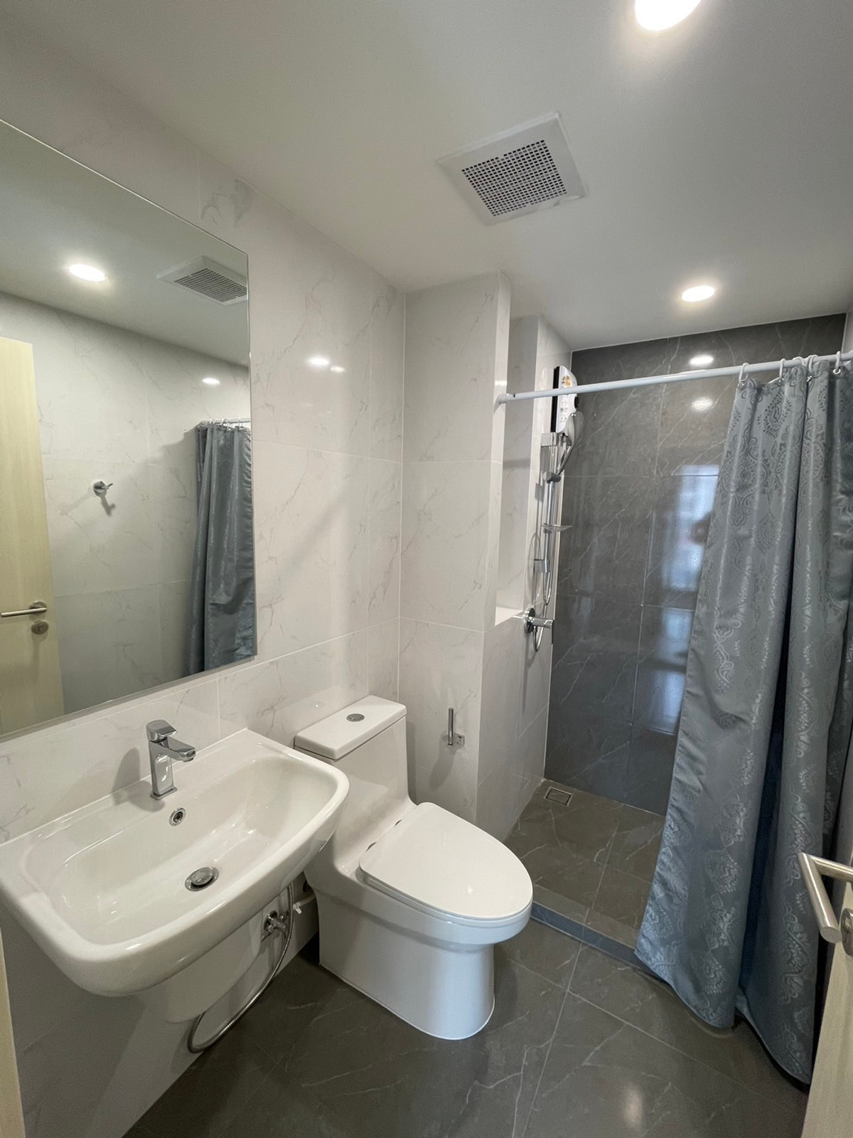 The Origin Sukhumvit-Sailuat E22 Station room for rent Loading...