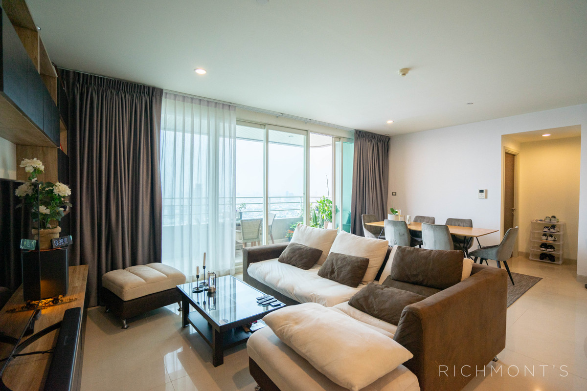 For SaleCondoWongwianyai, Charoennakor : 3-bedroom, 3-bathroom unit  at Watermark Chaophraya