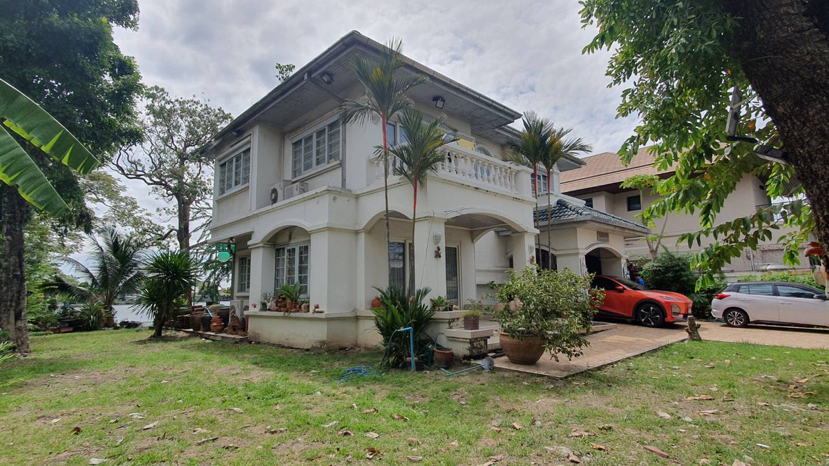 ขายบ้านเดี่ยวหลังใหญ่ 190 ตร.ว. ริมน้ำ ใน หมู่บ้านสัมมากร รามคำเเหง Loading...