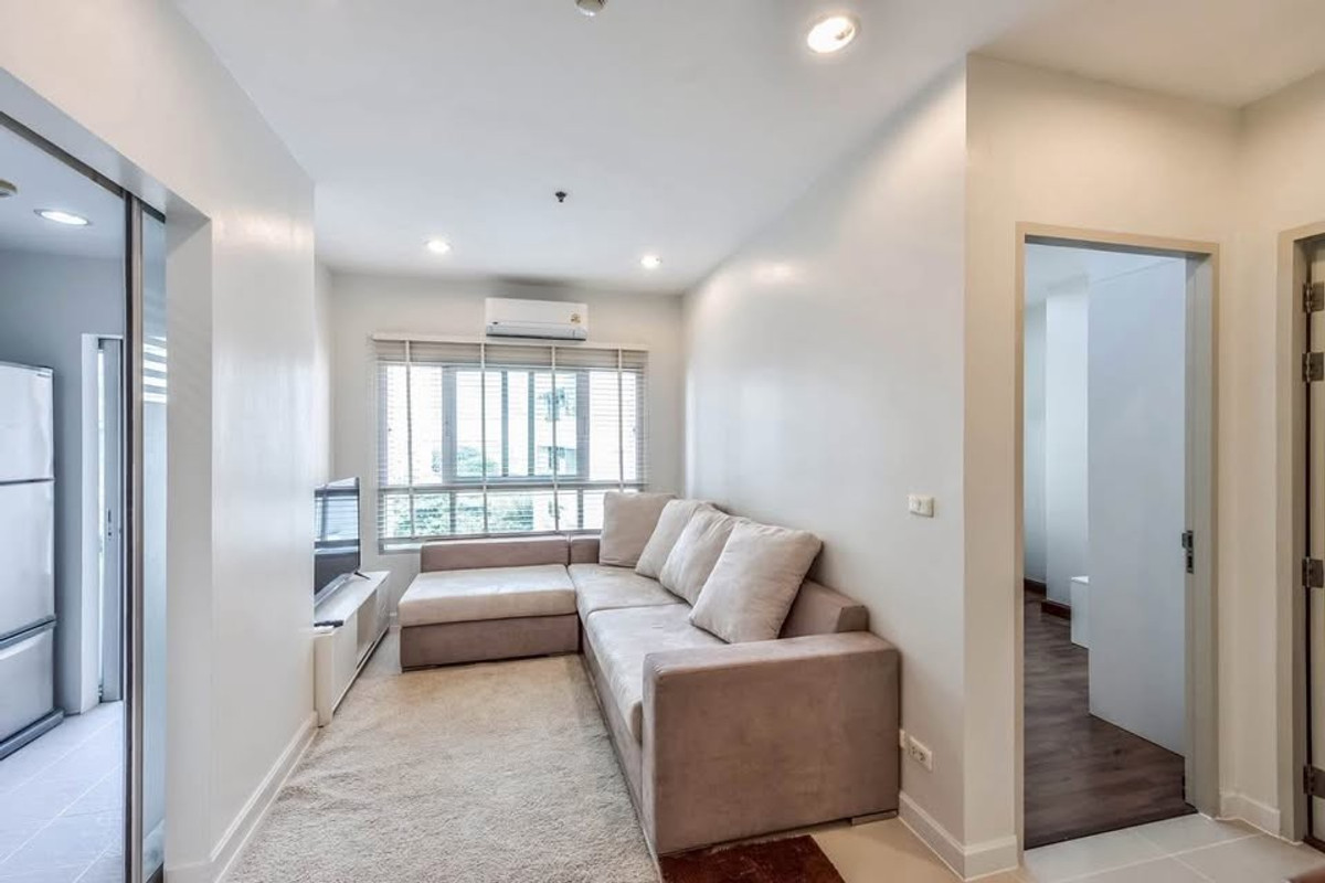 For RentCondoWongwianyai, Charoennakor : Long-term contract, negotiable - newly renovated room Q.House Sathorn 2beds 2baths, corner room, project next to BTS 0 meters.