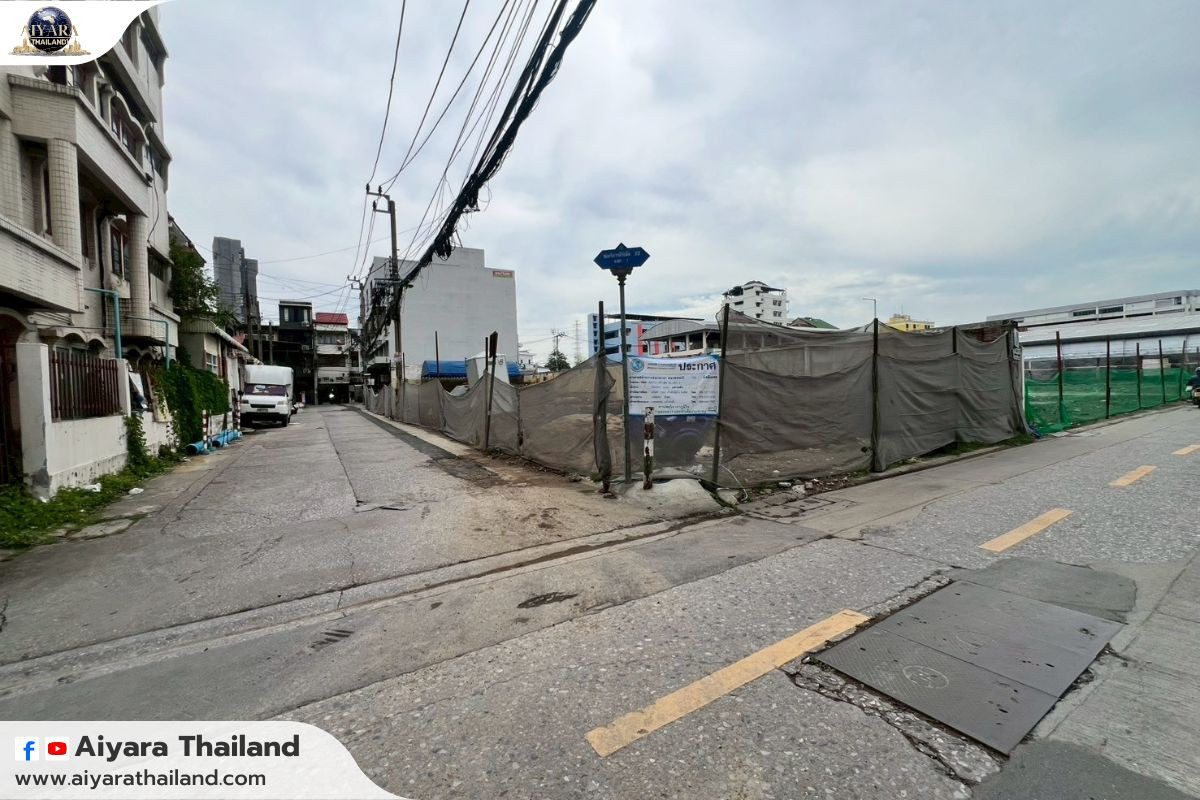 ที่ดินแปลงมุม ถมแล้ว ใจกลางวิภาวดี 22 เนื้อที่ 135.1 ตารางวา (รวมภาระจำยอม 197.20 ตร.ว.) Loading...