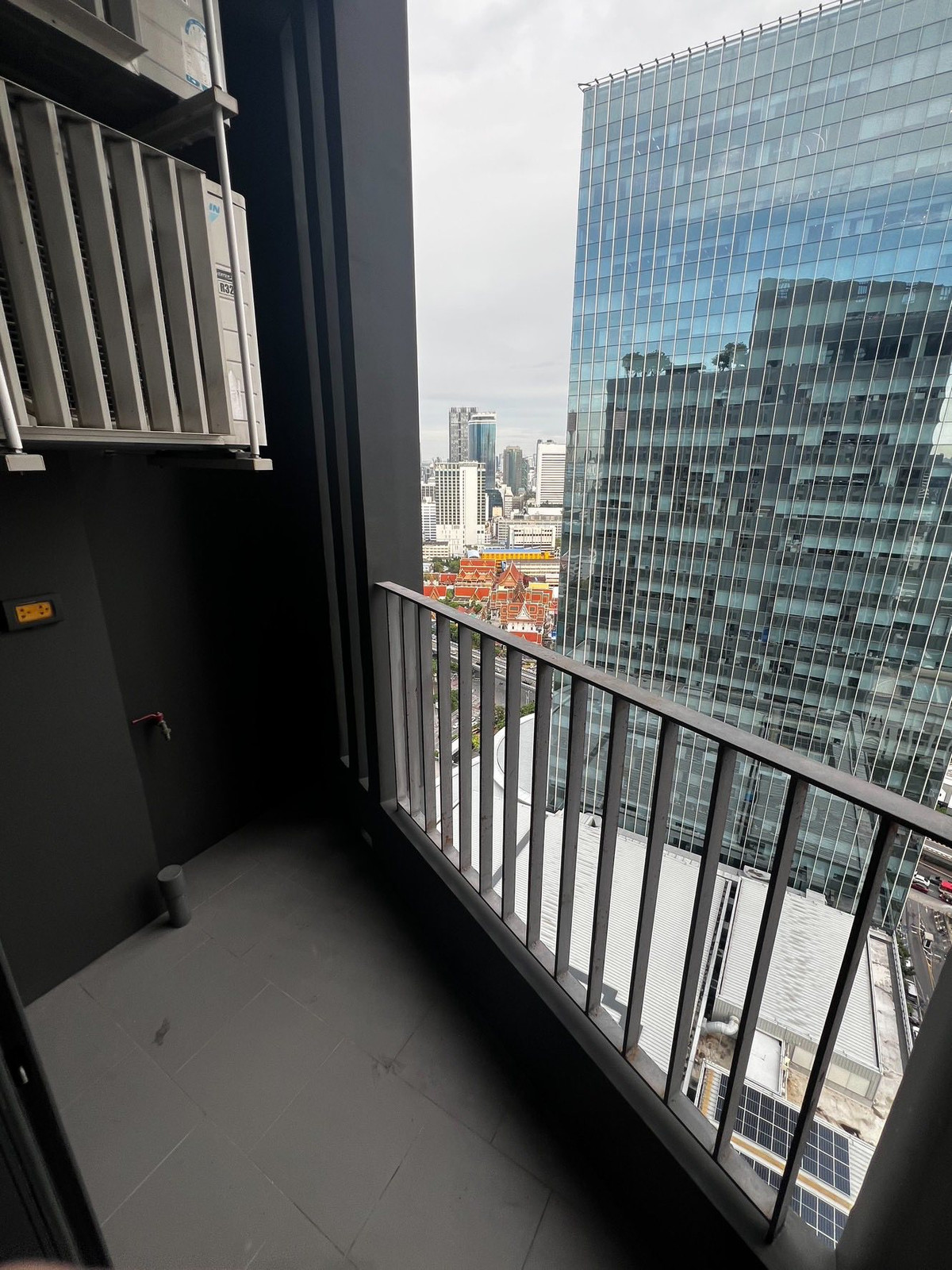 For SaleCondoSiam Paragon ,Chulalongkorn,Samyan : Triple Y Residence【𝐒𝐄𝐋𝐋 & 𝐑𝐄𝐍𝐓】🔥Minimal concept with fully functional spaces, combining coolness and simplicity🔥  Contact Line ID: @hacondo