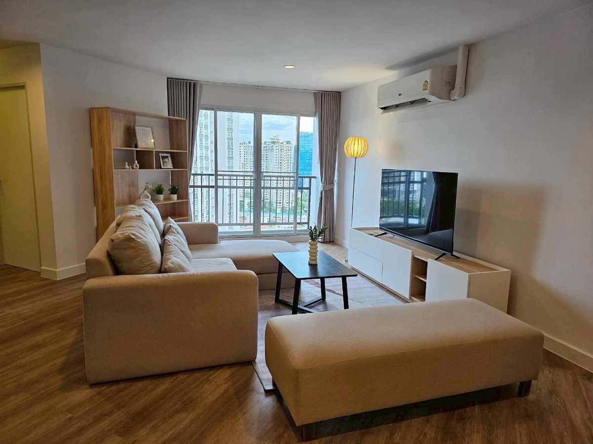 For RentCondoSathorn, Narathiwat : 𝐅𝐨𝐫 𝐫𝐞𝐧t Belle Park Residence 
3 bedrooms, 2 bath fully furnished, 22th floor, 95 sq m. Tower 