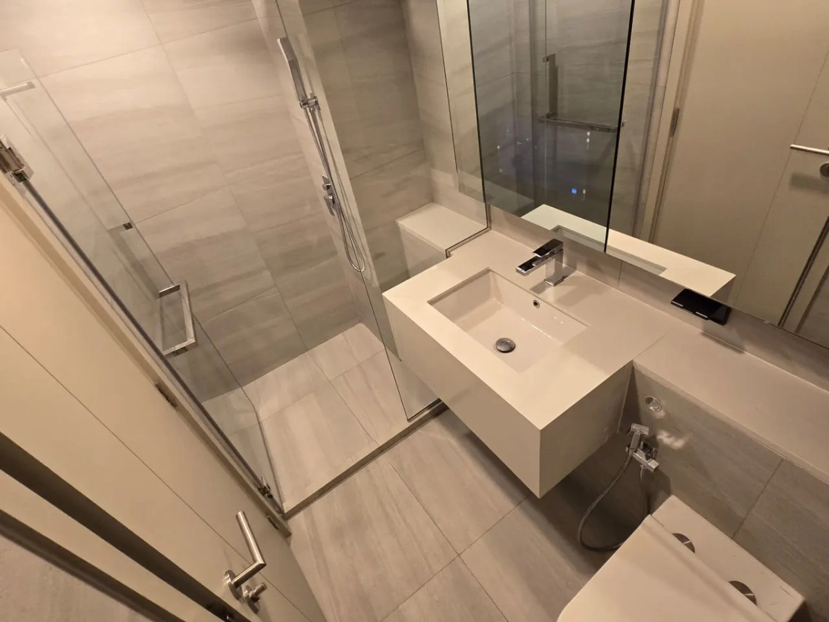 For RentCondoSiam Paragon ,Chulalongkorn,Samyan : Park Origin Chula Samyan【𝐑𝐄𝐍𝐓】🔥Warm and sophisticated… A room in soothing earth tones, adding a touch of luxury to every corner.🔥  Contact Line ID: @hacondo