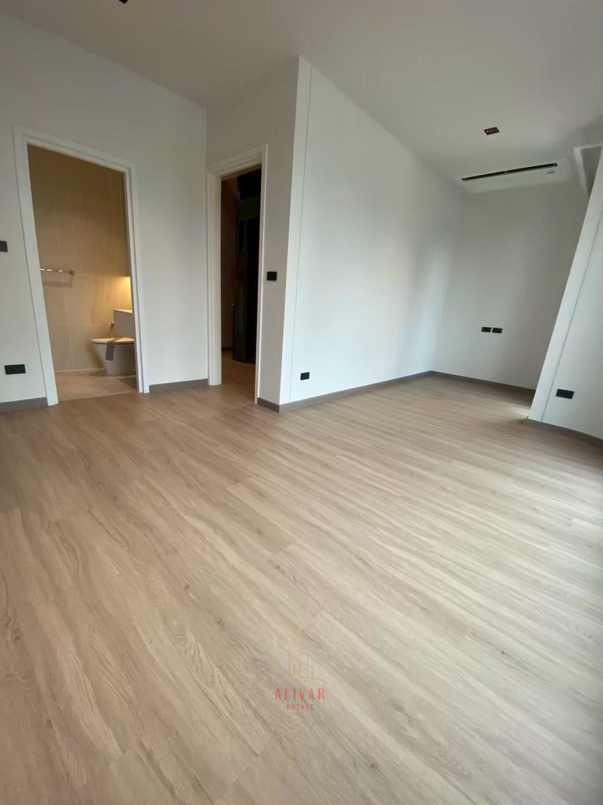 บ้านพระราม 9 เพชรบุรีตัดใหม่ RCA : RH101425 ขาย/ให้เช่า ทาวน์โฮม 4ชั้น พร้อมลิฟต์ at 89 Residence Ratchada-Rama 9 ใกล้ MRT ศูนย์วัฒธรรม