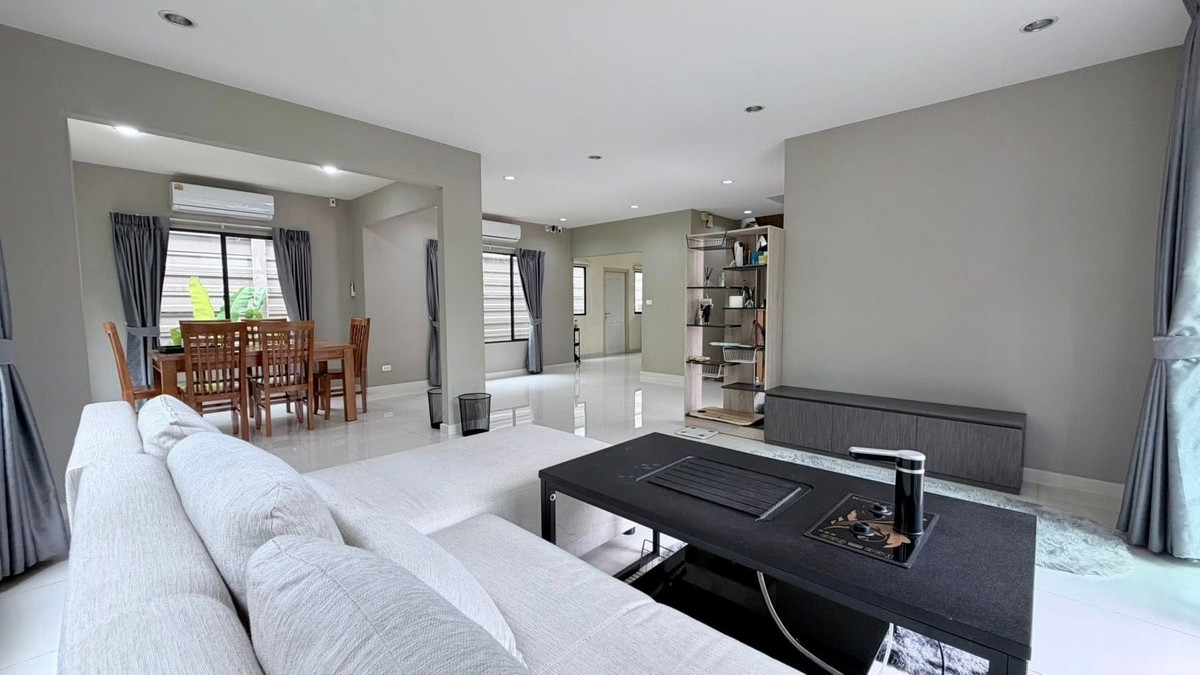 2-story detached house for rent, Passorn Prestige Bangna-Suvarnabhumi project. Air conditioning, complete furniture There are 3 bedrooms, 3 bathrooms, and 1 multi-purpose room. Monthly rental price 55,000 baht Loading...