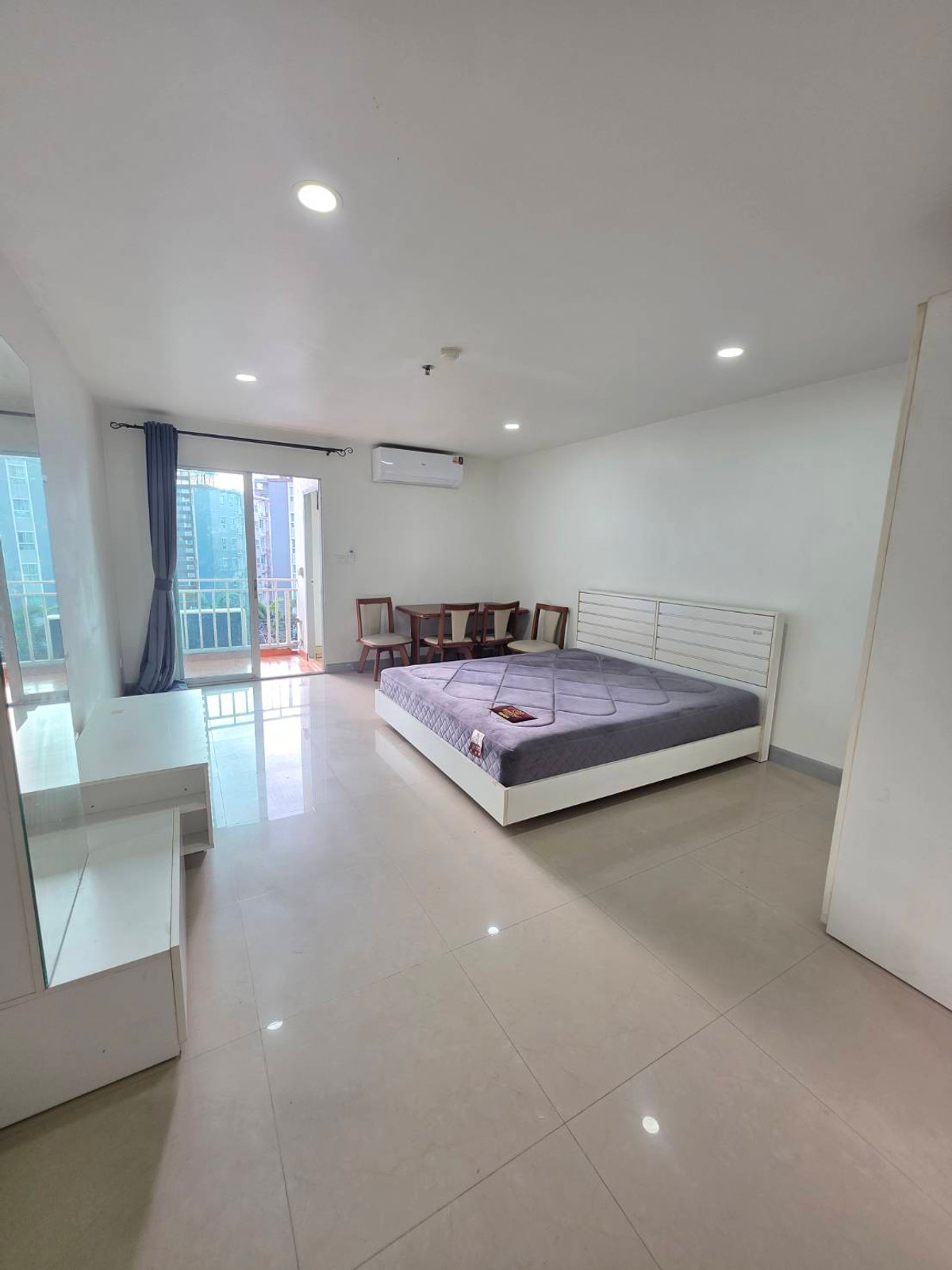 ขายคอนโดบางนา แบริ่ง ลาซาล : ห้องวิวสระว่ายน้ำ ขายพร้อมคนเช่า คอนโดใกล้ BTS บางนา ใกล้ทางด่วน