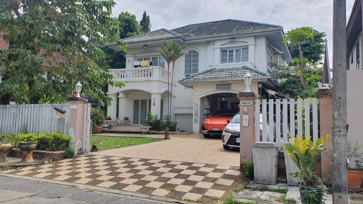 ขายบ้านเดี่ยวหลังใหญ่ 190 ตร.ว. ริมน้ำ ใน หมู่บ้านสัมมากร รามคำเเหง Loading...