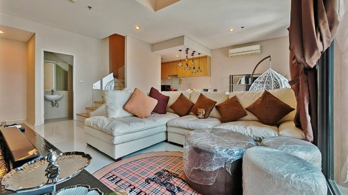 ขายคอนโดพระราม 9 เพชรบุรีตัดใหม่ RCA : Villa Asoke Duplex unit for Sale