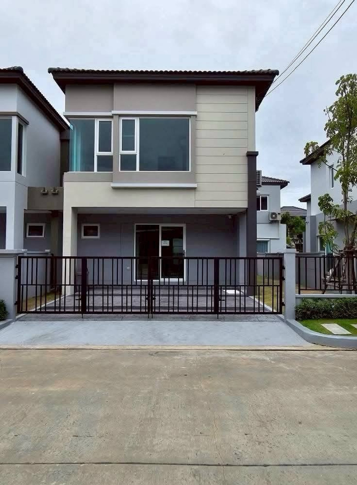 For RentSamut Prakan,Samrong : Semi-detached house for rent at Grande Pleno Mega Bangna 💯🌏🎡 