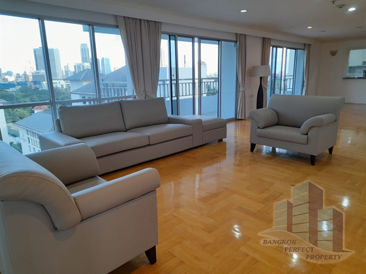 Beautiful 3 bedrooms with 300 sqm, just renovated in Sathorn For Rent Loading...