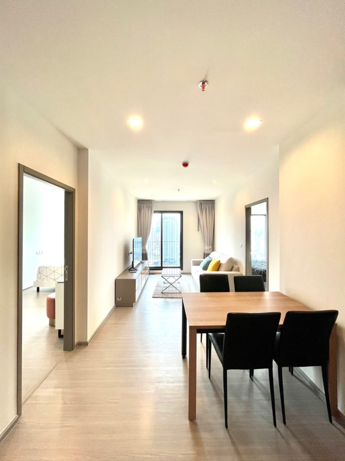 ให้เช่าคอนโดพระราม 9 เพชรบุรีตัดใหม่ RCA : (for rent) Life Asoke Hype เพียง 300 เมตร จาก MRT พระราม 9