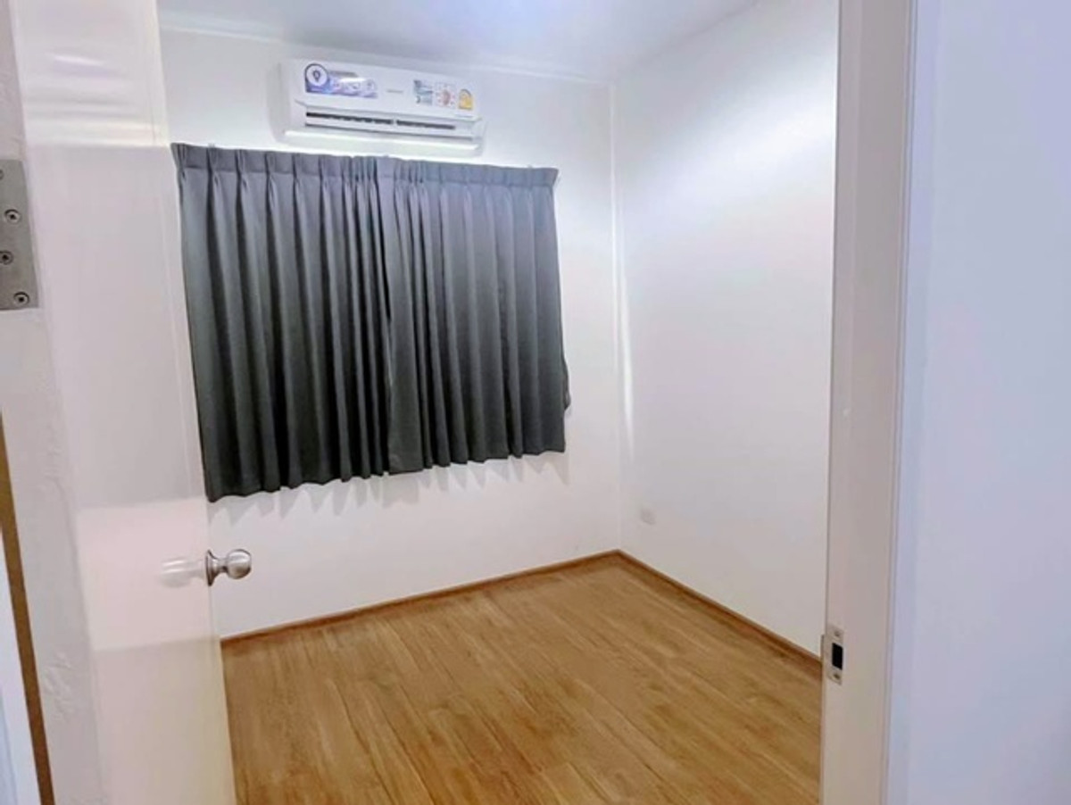 The Walk Ratchapruek 1.2 km. Rama5 Market 900m 2-story townhouse for rent 18sq.wa. Bang Krang 45-51 Loading...