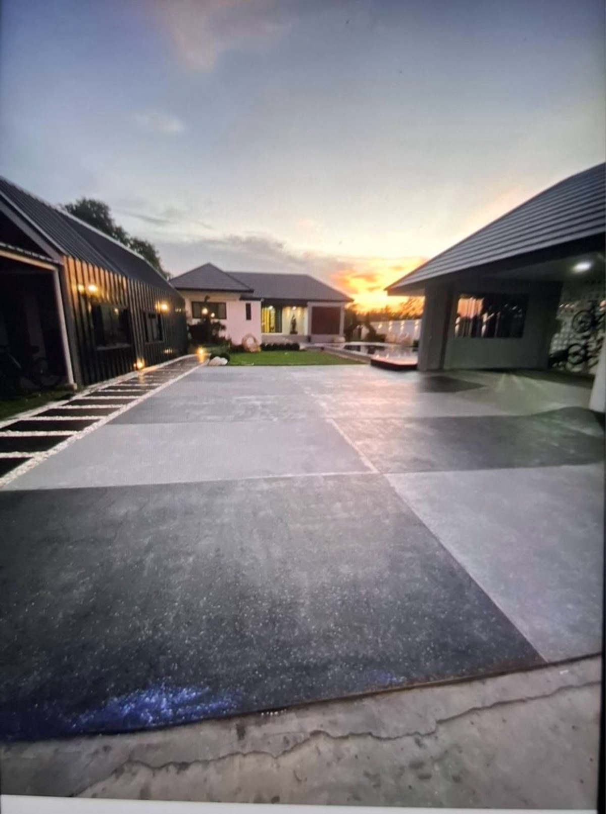 บ้านเดี่ยว 1 ชั้น พร้อมเฟอร์นิเจอร์ ตกแต่งสวยงาม ให้เช่า ย่านปทุมธานี-รังสิต ใกล้มหาวิทยาลัยธรรมศาสตร์ ศูนย์รังสิต Loading...