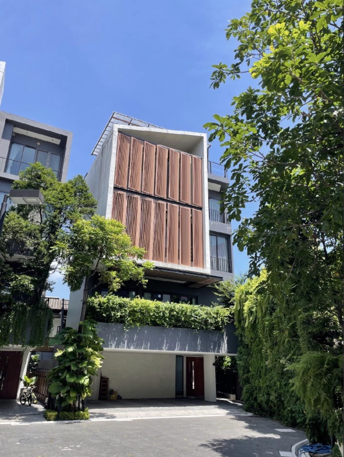 For RentHouseSukhumvit, Asoke, Thonglor : Single house for rent Ekkamai area, 4 bedrooms, 6 bathrooms Decorated and ready to move in, has an elevator, fully furnished.