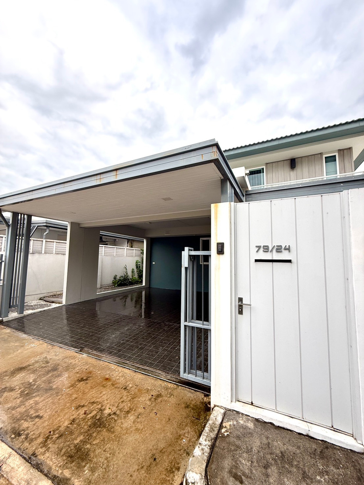 บ้านเดี่ยว 2 ชั้น โครงการ มัณฑนา เพชรเกษม - สาย 4 (หลังมุม) ถนนพุทธสาคร ตำบล สวนหลวง อำเภอกระทุ่มแบน สมุทรสาคร (ราคา 7,500,000 บาท ) Loading...