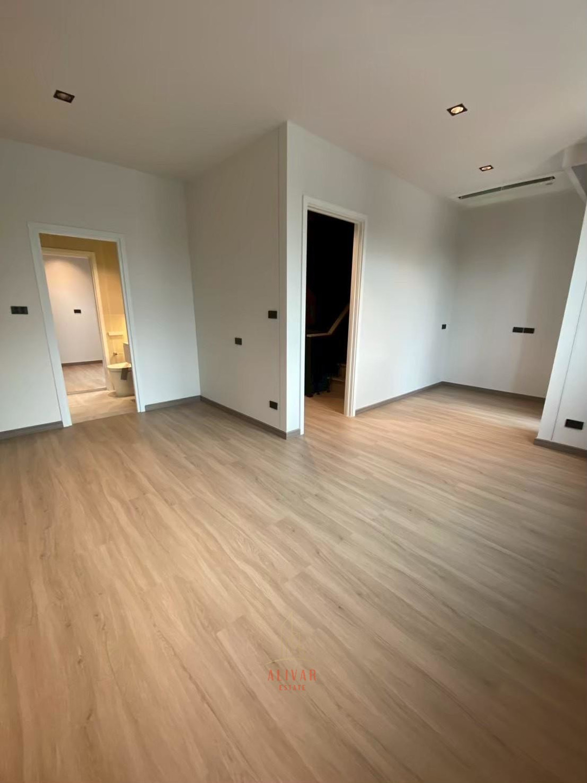 บ้านพระราม 9 เพชรบุรีตัดใหม่ RCA : RH101425 ขาย/ให้เช่า ทาวน์โฮม 4ชั้น พร้อมลิฟต์ at 89 Residence Ratchada-Rama 9 ใกล้ MRT ศูนย์วัฒธรรม