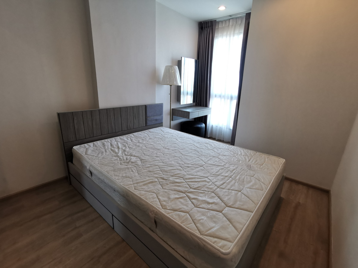 For RentCondoThaphra, Talat Phlu, Wutthakat : Condo for rent, Ideo Sathorn Thapra (Ideo Sathorn Thapra), next to BTS Pho Nimit, 300 meters, with furniture + washing machine, only 12,000 baht.