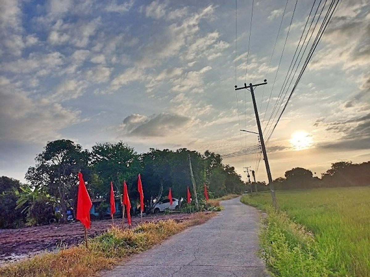 Cheapest in this zone Land can be paid in installments with no interest or low down payment. Land can be divided and sold in 40 installments. Free interest - low down payment in Nong Khae. T.062-1574449 Loading...