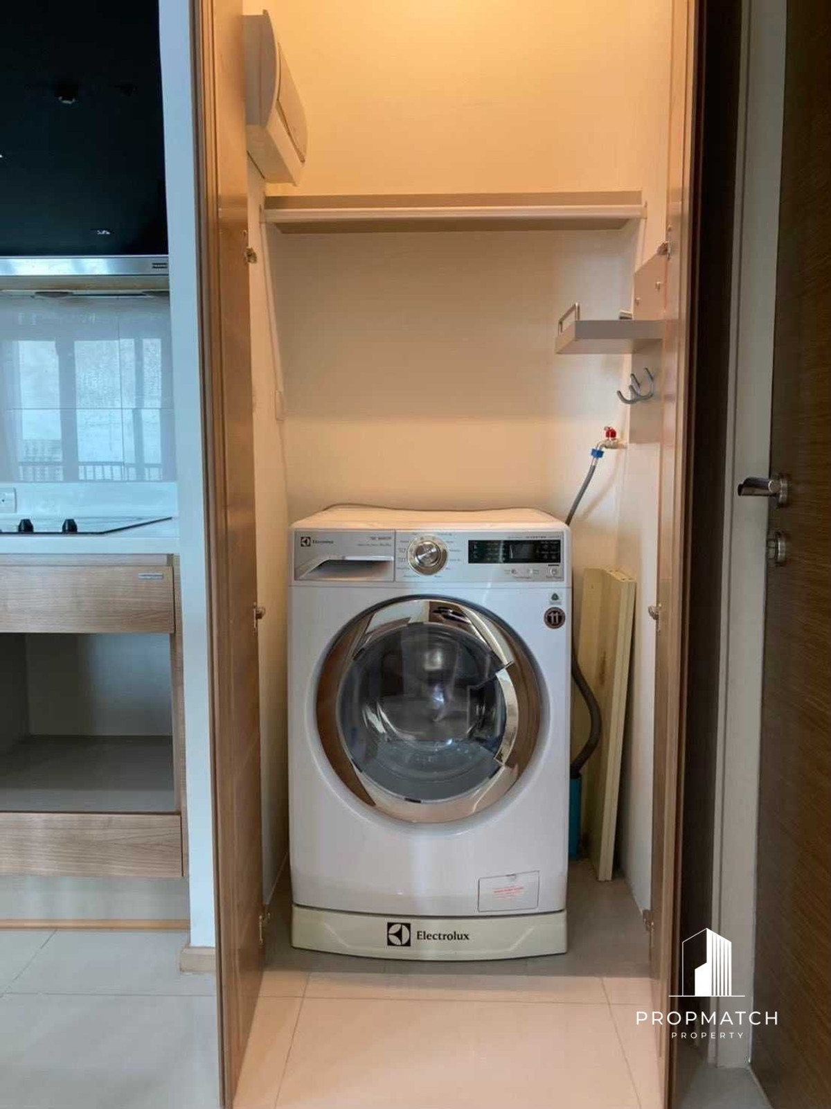 For SaleCondoSapankwai,Jatujak : 🔥Selling at a loss of millions🔥Rhythm phahon ari 2 bedrooms 60Sqm 6 Mb, cheapest in the building, 100,000 per square meter in the Saphan Khwai Ari area. If interested, contact Putter ⚡️0928895628⚡️