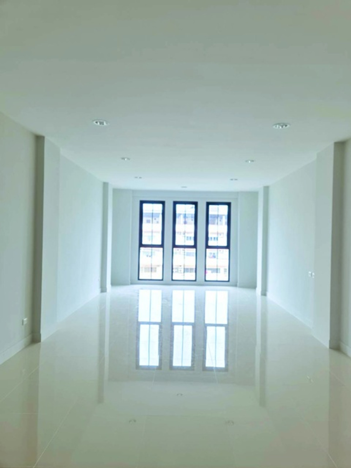 Onnut68-78 MRT SiNut 1.32 km. 4.5-story commercial building for rent 20sq.wa. 360 sq.m. 1.2 km. fro Loading...