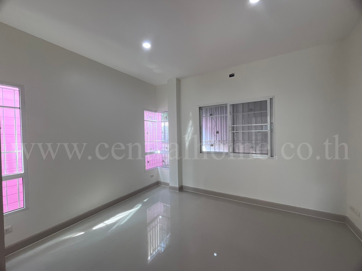 บ้านเดี่ยว ปภาวรินทร์ เดอะ กรีนเนอรี สามพราน สภาพดี พร้อมอยู่ Loading...